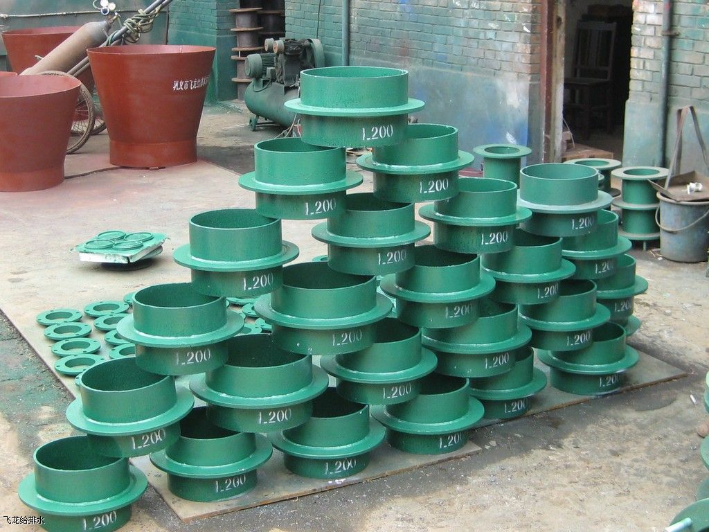 ���Է�ˮ�׹��m���ڹܵ�����̎�����ܹܵ����(d��ng)����s׃�εĘ�(g��u)